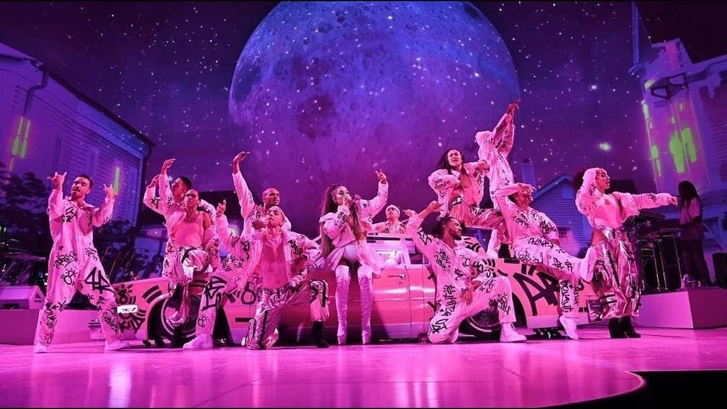 Ariana Grande 7 Rings Live Performs From The Billboard 2019